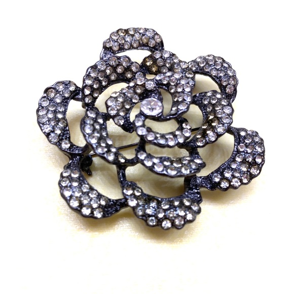 Vintage Floral Brooch Pin - Picture 7 of 10